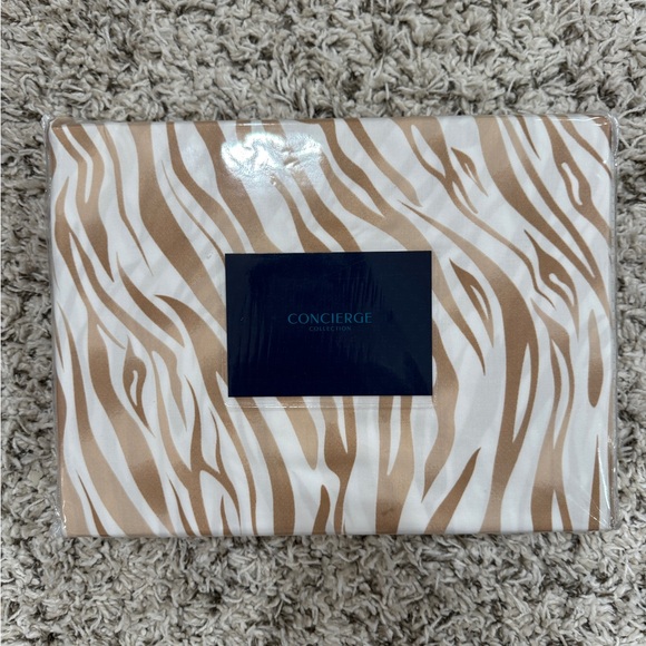 Concierge Collection 300 TC Bamboo Sheet Set in King - Picture 2 of 2